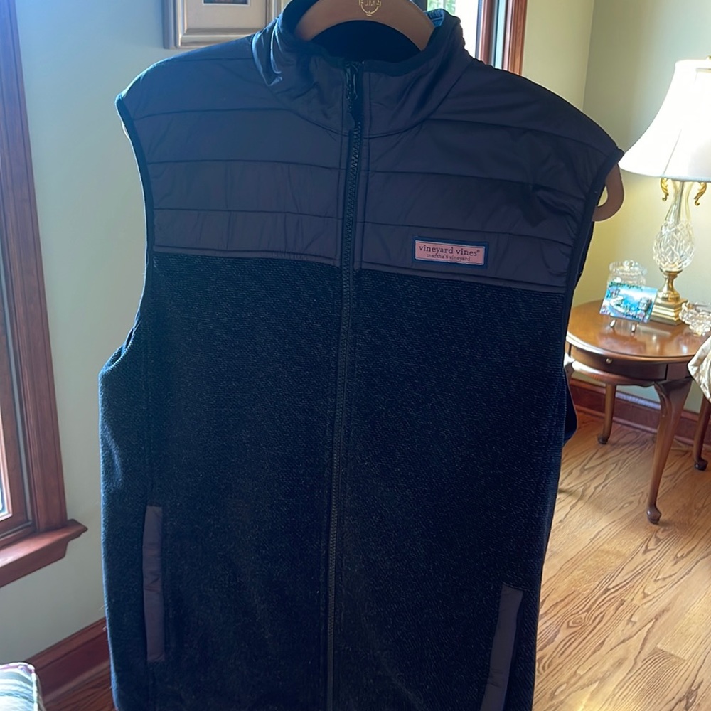 Vineyard Vines best. Size Medium.